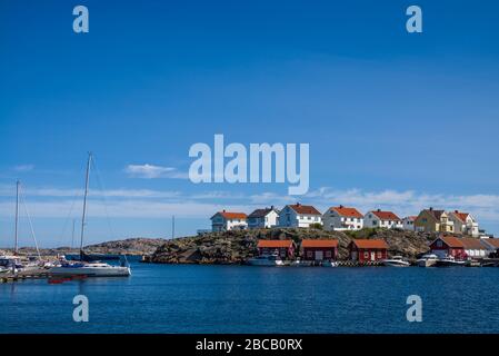 Suède, Bohuslan, île de Tjorn, Ronnang, village et port Banque D'Images