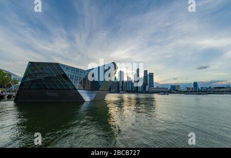 SINGAPOUR, SINGAPOUR - 15 FÉVRIER 2020: Boutique Louis Vuitton à la baie Marina de Singapour Banque D'Images