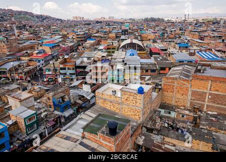 Bogota, Kolumbien - 14. Février 2020: Comuna El Paraiso-Tour mit der Seilbahn. L'alimentation par câble est utilisée comme système de transport principal par 700 000 emplacements Banque D'Images