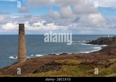 Pile de Calciner. Levant Mine, Penwith Peninsula, Cornwall, Royaume-Uni : site classé au patrimoine mondial de l'UNESCO Banque D'Images