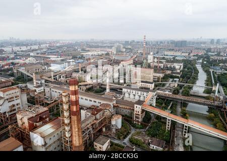 vue aérienne des bâtiments industriels dans l'usine abandonnée Banque D'Images