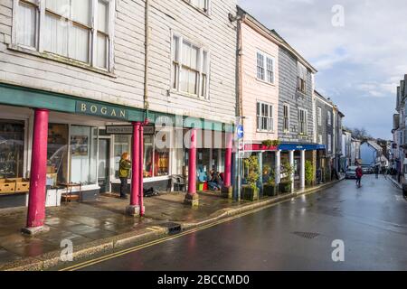 La maison Bogan, High Street, Totnes, abrite un musée de la mode et du textile. maison de marchand du xvie siècle et bâtiment classé. Devon Angleterre, Royaume-Uni. Banque D'Images