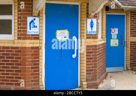 Bournemouth, Dorset Royaume-Uni. 4 avril 2020. Impact du coronavirus à Bournemouth - toilettes publiques, commodités publiques, fermé. Crédit: Carolyn Jenkins/Alay Live News Banque D'Images