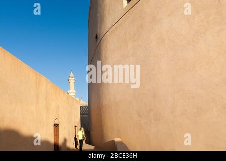 La tour principale et les cérenellations du fort de Nizwa sont l'un des sites les plus visités du pays, Nizwa, Oman Banque D'Images