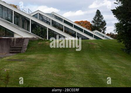 White Steel Glass Glasshouse Landscape Princess of Wales Conservatory Royal Botanic Gardens Kew Gardens, Richmond, Londres par Gordon Wilson Banque D'Images