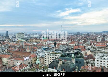 Zagreb, Croatie - 24 février 2019 : horizon de Zagreb avec toits rouges Banque D'Images