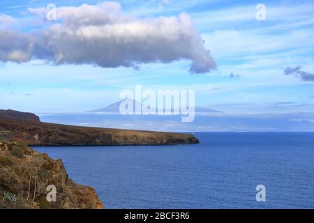Falaises rocheuses sur la côte sur la côte de l'île de La Gomera, Îles Canaries, Espagne Banque D'Images