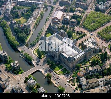Amsterdam, Pays-Bas, du 24 au 1987 : photo aérienne historique du musée national néerlandais sur la place du Musée Banque D'Images
