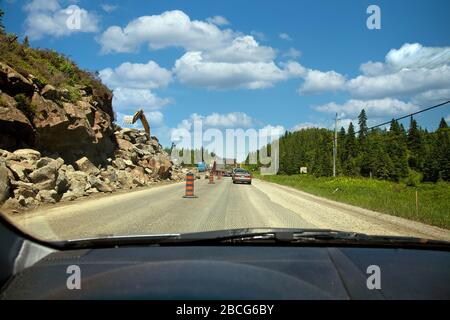 Construction de routes et de routes dans le nord de l'Ontario sur les routes # 60 près de Thunder. Bay, Ontario, Canada, Amérique du Nord Banque D'Images