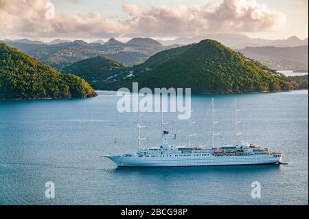Yachts ancrage dans la célèbre baie de Rodney, l'île des Caraïbes de Sainte-Lucie, Antilles Banque D'Images