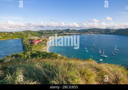 Yachts ancrage dans la célèbre baie de Rodney, l'île des Caraïbes de Sainte-Lucie, Antilles Banque D'Images