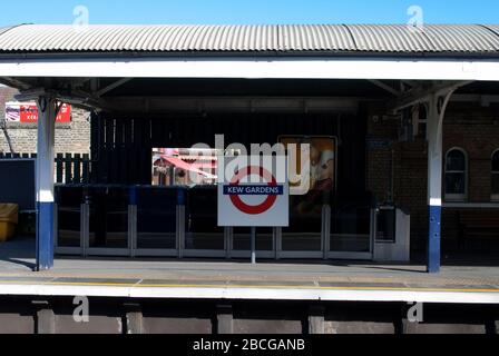 Kew Gardens Railway station de métro souterraine Kew, Richmond TW9 3PZ Banque D'Images