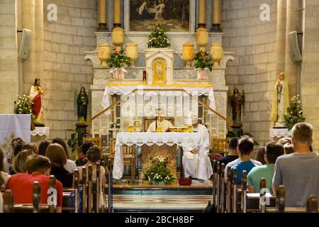 Intérieur de l'église de mariage franciscaine à Cana, Israël, Moyen-Orient. Banque D'Images