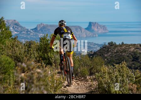 Costa Blanca Bike Race 2020 est une course UCI de trois jours en vélo de montagne, plusieurs zones des montagnes de la province d'Alicante sont Banque D'Images