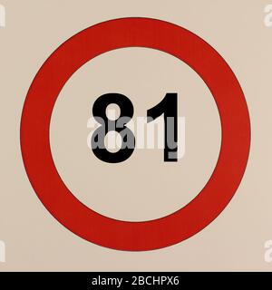 Illustration des Straßenvehrszeichens 'maximum Geschwindigkeit 81 km pro Stunde' Banque D'Images