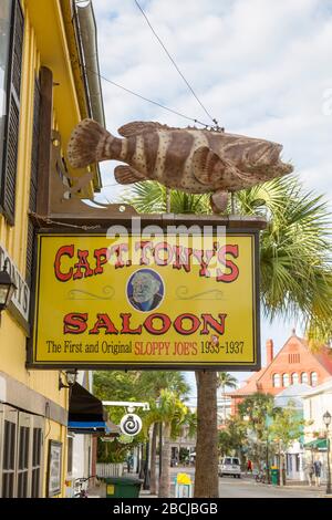 Signalisation pour le fameux capt Tony’s Saloon de KeyWest en Floride. Banque D'Images