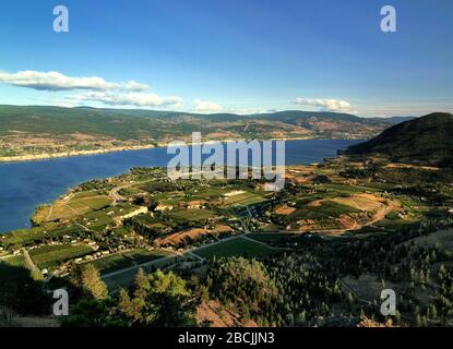 Vue de la montagne Giant's Head au lac Okanagan Banque D'Images