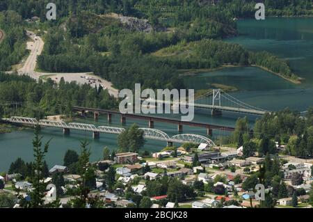 Triple des ponts sur le fleuve Columbia à Revelstoke Banque D'Images