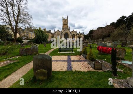 Une sélection de photos prises lors de l'éclusage de Covid 19 dans le Cirencester de l'église paroissiale. C'était la deuxième capitale de l'époque romaine Corinium. Banque D'Images