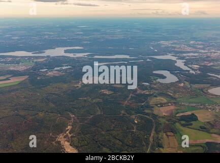 Vue aérienne sur Potsdam, la rivière Havel, Krampnitz, Jungfern et les lacs Sacrower en Allemagne. Banque D'Images