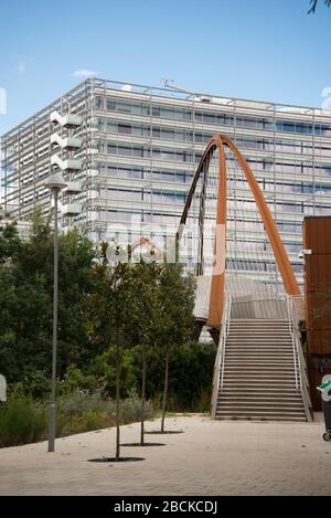 Footbridge pour piétons Chiswick Business Park/Gunnersbury Triangle nature Reserve, Chiswick, Londres,   par expédition Engineering & utile Studios Banque D'Images