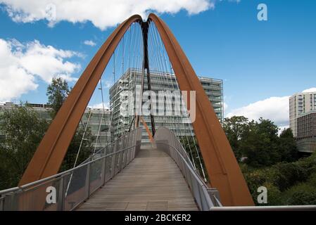 Footbridge pour piétons Chiswick Business Park/Gunnersbury Triangle nature Reserve, Chiswick, Londres,   par expédition Engineering & utile Studios Banque D'Images