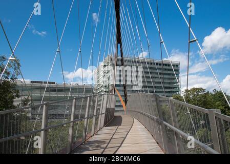 Footbridge pour piétons Chiswick Business Park/Gunnersbury Triangle nature Reserve, Chiswick, Londres,   par expédition Engineering & utile Studios Banque D'Images