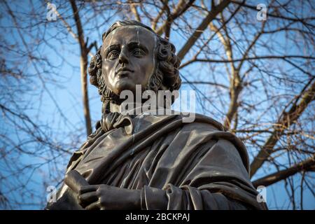 Leipzig, Allemagne, 02-03-2020 Monument du compositeur Felix Mendelssohn-Bartholdy devant l'église Saint-Thomas Banque D'Images