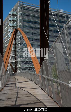 Footbridge pour piétons Chiswick Business Park/Gunnersbury Triangle nature Reserve, Chiswick, Londres,   par expédition Engineering & utile Studios Banque D'Images