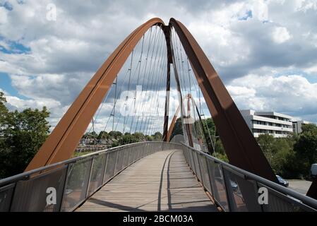 Footbridge pour piétons Chiswick Business Park/Gunnersbury Triangle nature Reserve, Chiswick, Londres,   par expédition Engineering & utile Studios Banque D'Images