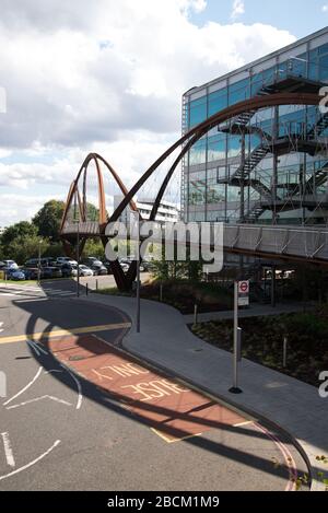 Footbridge pour piétons Chiswick Business Park/Gunnersbury Triangle nature Reserve, Chiswick, Londres,   par expédition Engineering & utile Studios Banque D'Images