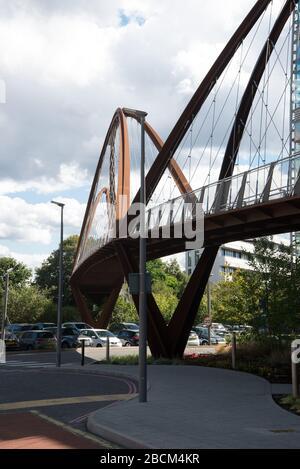 Footbridge pour piétons Chiswick Business Park/Gunnersbury Triangle nature Reserve, Chiswick, Londres,   par expédition Engineering & utile Studios Banque D'Images