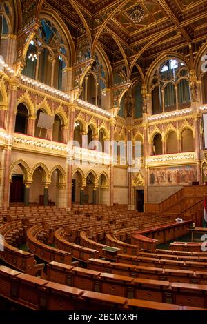 La chambre basse où se réunit l'Assemblée nationale. Le Parlement hongrois, Budapest, Hongrie. Banque D'Images