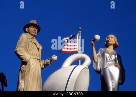 Figurines de statue de Humphrey Bogart et Greta Garbo à Citywalk à Universal Studios à Los Angeles, CA Banque D'Images