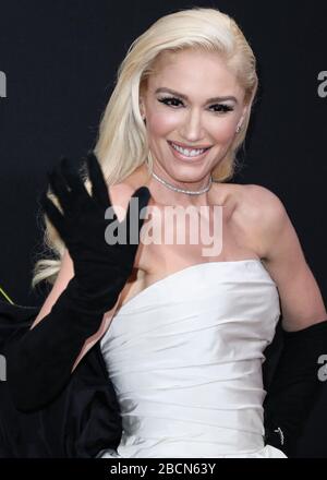 (DOSSIER) les dates de résidence de Gwen Stefani à Las Vegas pour mai sont annulées en raison de la pandémie de Coronavirus COVID-19. Gwen Stefani a annoncé que tous ses concerts "Just a Girl" prévus pour mai 2020 ont été annulés en raison de la crise sanitaire. SANTA MONICA, LOS ANGELES, CALIFORNIE, États-Unis - 10 NOVEMBRE: La chanteuse Gwen Stefani portant Vera Wang arrive à l'2019 E! People's Choice Awards, qui a eu lieu à Barker Hangar le 10 novembre 2019 à Santa Monica, Los Angeles, Californie, États-Unis. (Photo de Xavier Collin/image Press Agency) Banque D'Images