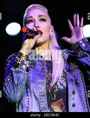 (DOSSIER) les dates de résidence de Gwen Stefani à Las Vegas pour mai sont annulées en raison de la pandémie de Coronavirus COVID-19. Gwen Stefani a annoncé que tous ses concerts "Just a Girl" prévus pour mai 2020 ont été annulés en raison de la crise sanitaire. CALABASAS, LOS ANGELES, CALIFORNIE, États-Unis - DÉCEMBRE 02: La chanteuse Gwen Stefani se produit en scène au concert One Love Malibu Festival Benefit pour Woolsey Fire Recovery qui s'est tenu au King Gillette Ranch le 2 décembre 2018 à Calabasas, Los Angeles, Californie, États-Unis. (Photo de Xavier Collin/image Press Agency) Banque D'Images