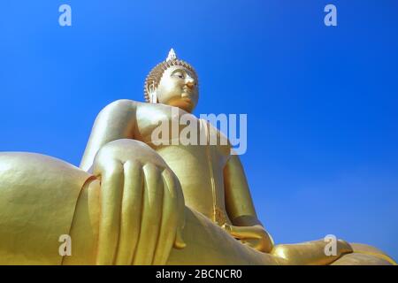 La plus grande statue de Bouddha au monde à Wat Muang, province d'Ang Thong, Thaïlande. Banque D'Images