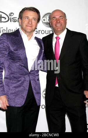 Le 16 septembre 2007, Pasadena, CA, USA: LOS ANGELES - JAN 10: Robert Herjavec, Kevin O'Leary au ABC TCA Party Winter 2012 à l'hôtel Langham Huntington le 10 janvier 2012 à Pasadena, CA (Credit image: © Kay Blake/ZUMA Wire) Banque D'Images