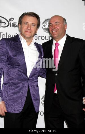 Le 16 septembre 2007, Pasadena, CA, USA: LOS ANGELES - JAN 10: Robert Herjavec, Kevin O'Leary au ABC TCA Party Winter 2012 à l'hôtel Langham Huntington le 10 janvier 2012 à Pasadena, CA (Credit image: © Kay Blake/ZUMA Wire) Banque D'Images