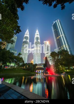 Centre-ville de Kuala Lumpur avec la double tour de KLCC. Banque D'Images