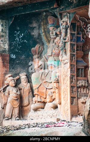 Œuvres d'art bouddhistes sur la falaise de Jiajiang Qianfo près de Leshan, province du Sichuan, Chine. Banque D'Images