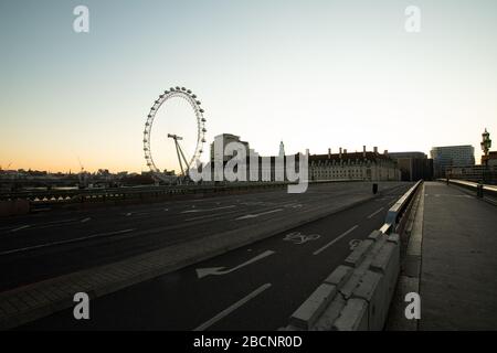 Londres, Royaume-Uni. 05 avril 2020. Un pont vide de Westminster pendant le verrouillage de la capitale pour empêcher la propagation de Covid 19. Crédit: David Parry/Alay Live News Banque D'Images