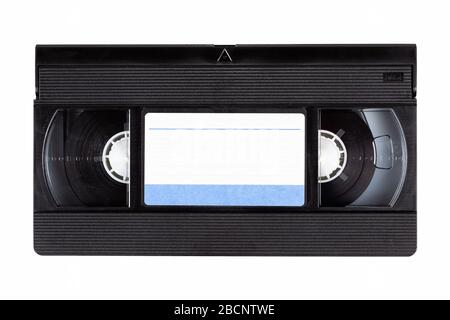 Cassette vhs ancienne noir vintage face avant avec étiquette en papier vierge, face avant, vue de dessus isolée sur blanc, découpe des années 80, esthétique rétro des médias des années 90 Banque D'Images