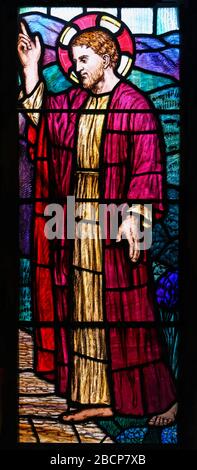 Détail de la fenêtre représentant Christ. Église Saint-Jean-Baptiste, Skelsmergh, Cumbria, Angleterre, Royaume-Uni, Europe. Banque D'Images