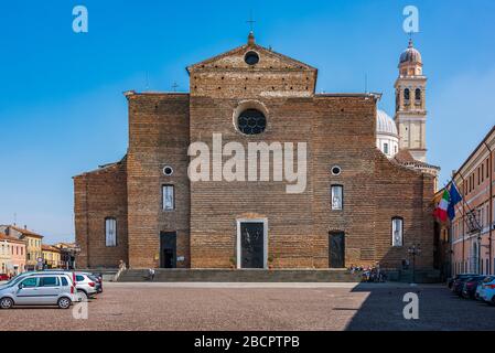 L'Abbaye de Santa Giustina est un complexe abbatial bénédictin du Xe siècle situé en face de la Prato della Valle dans le centre de Padoue Banque D'Images