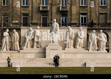Hongrie, Budapest - le Mémorial Kossuth est un monument public dédié à l'ancien Regent-Président hongrois Lajos Kossuth devant le Parliam hongrois Banque D'Images