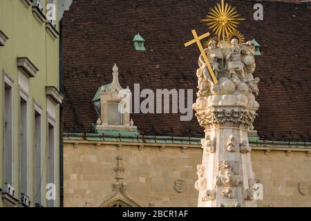 Hongrie, Budapest - colonne Sainte Trinité en dehors de l'église Matthias sur la colline de Buda Banque D'Images