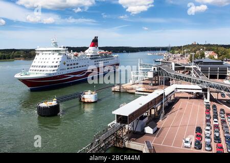 MARIEHAMN, ALAND-CIRCA JUN, 2018: MS Amorella cruisesferry berths le long de la jetée des îles Aland. Il est exploité par la compagnie finlandaise de ferry Viki Banque D'Images