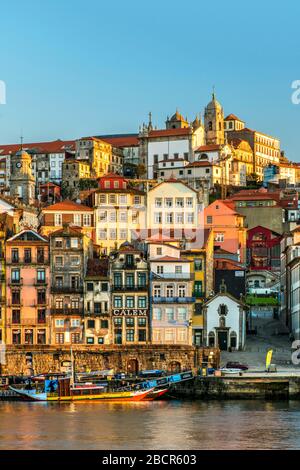 Quartier de Ribeira, à Porto, Portugal Banque D'Images