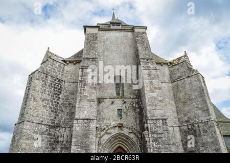 Vue de face du monastère fortifié de Saint-Michel des Anges à Saint-Ange, France. Banque D'Images